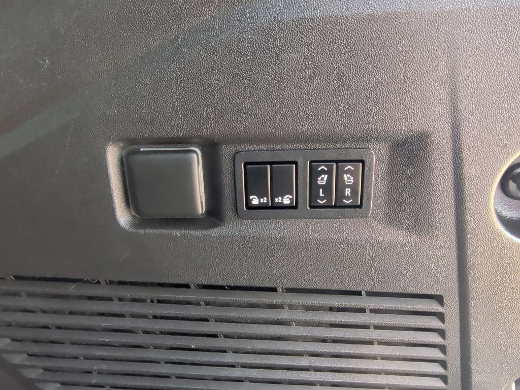 Used 2021 GMC Yukon AT4 w/ AT4 Premium Plus Package AWD/4WD image 48