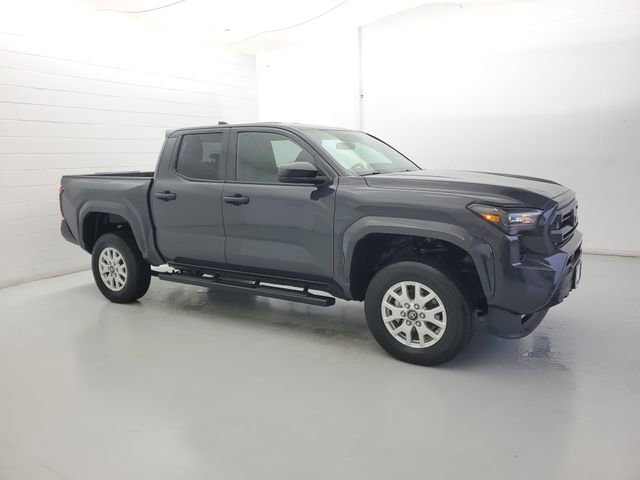 Used 2025 Toyota Tacoma SR AWD/4WD image 4