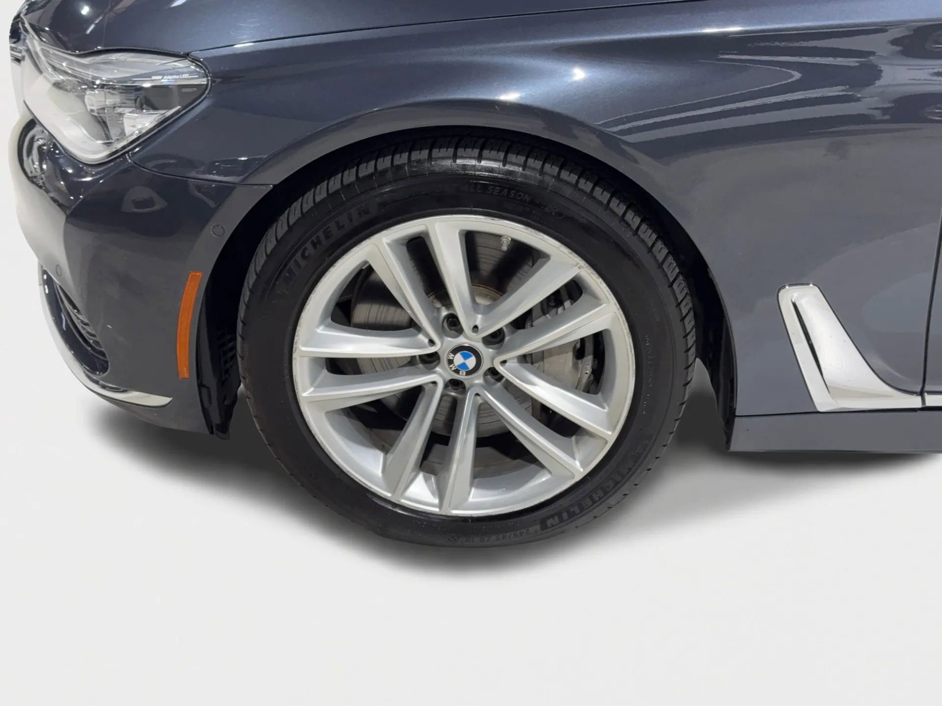 Used 2017 BMW 750i xDrive image 32