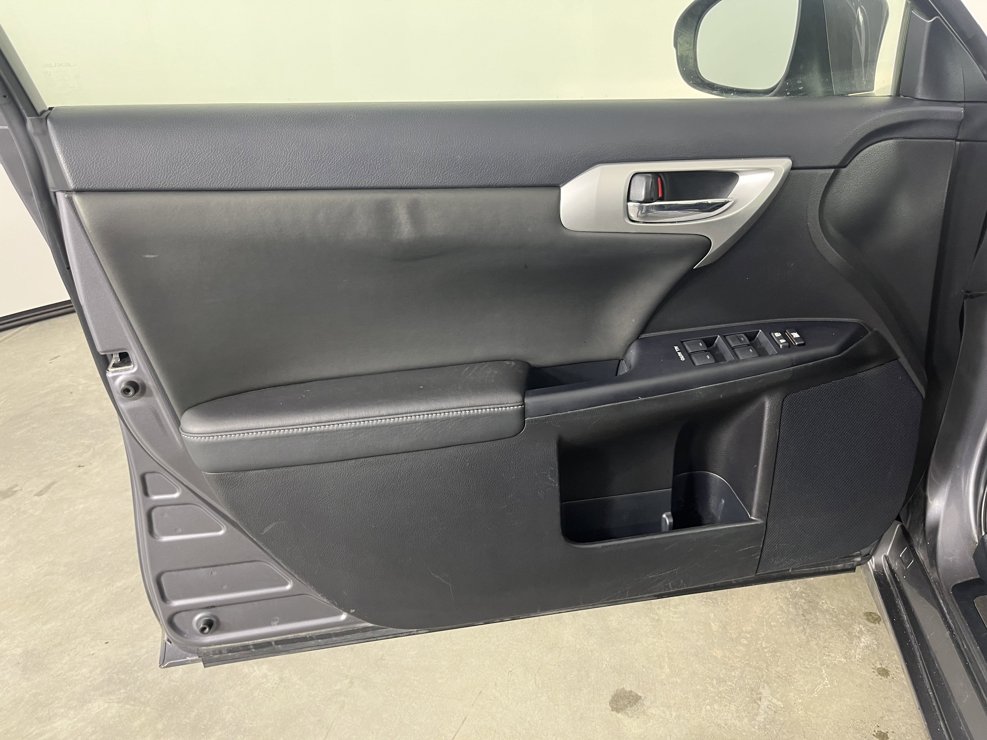 Used 2012 Lexus CT 200h Premium image 17