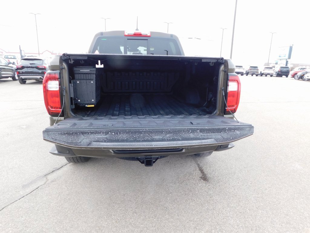 Used 2024 GMC Canyon Denali image 7