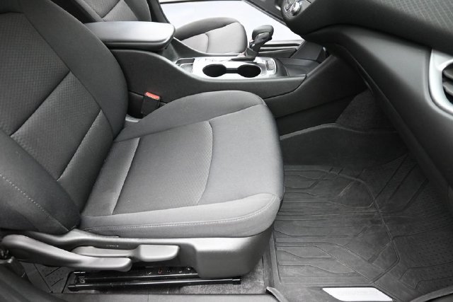 Used 2024 Chevrolet Malibu RS w/ LPO, Floor Liner Package FWD image 31