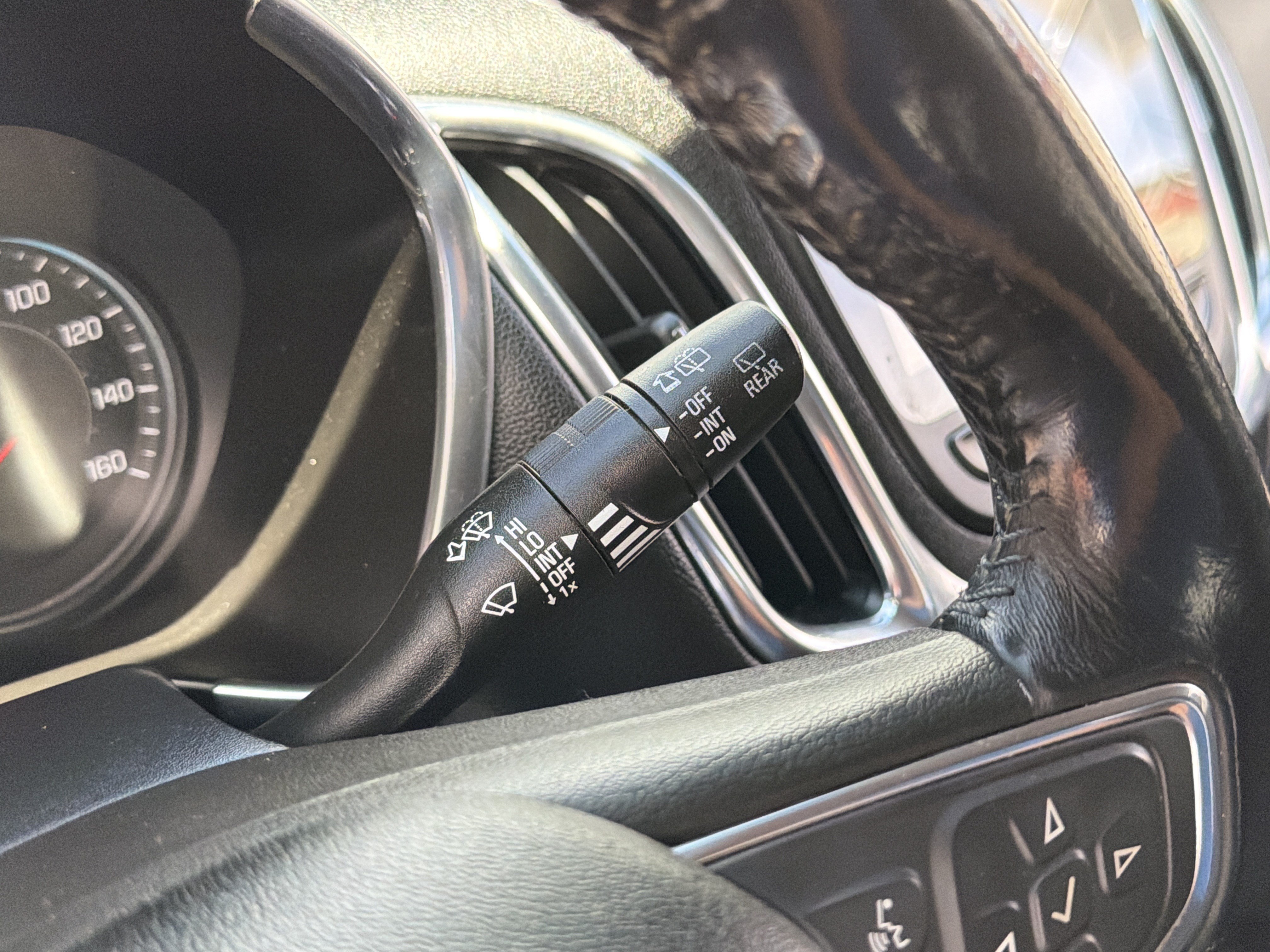 Used 2019 Chevrolet Equinox LT w/ Sun & Navigation Package AWD/4WD image 18