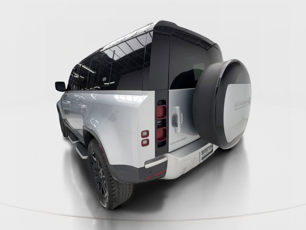 Used 2024 Land Rover Defender 110 S image 10