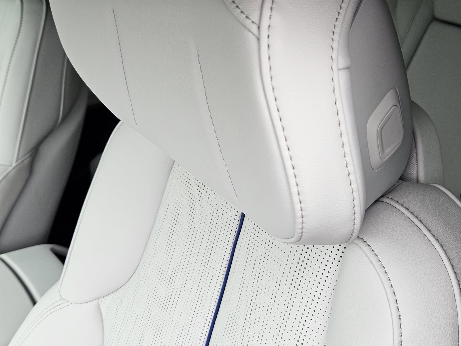 New 2026 Cadillac Lyriq Sport w/ LPO, Floor Liner Package AWD/4WD image 25