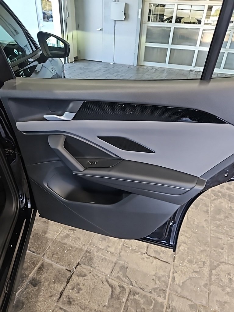 New 2026 Volkswagen Tiguan SE R-Line image 15