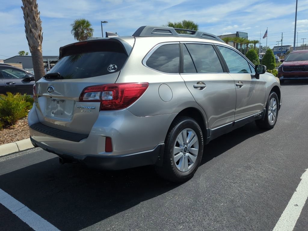Used 2017 Subaru Outback 2.5i Premium image 10