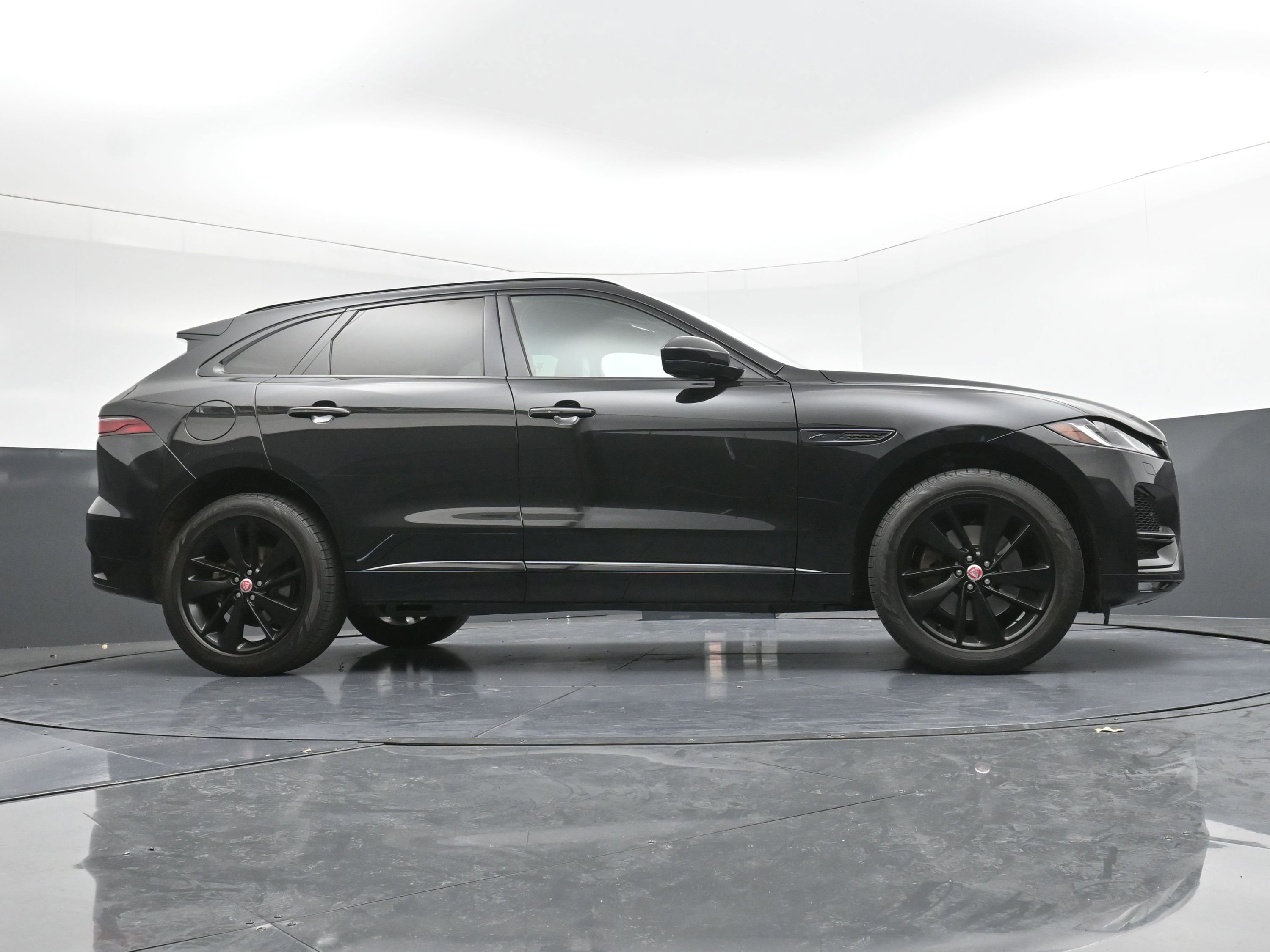 Used 2022 Jaguar F-PACE S image 33