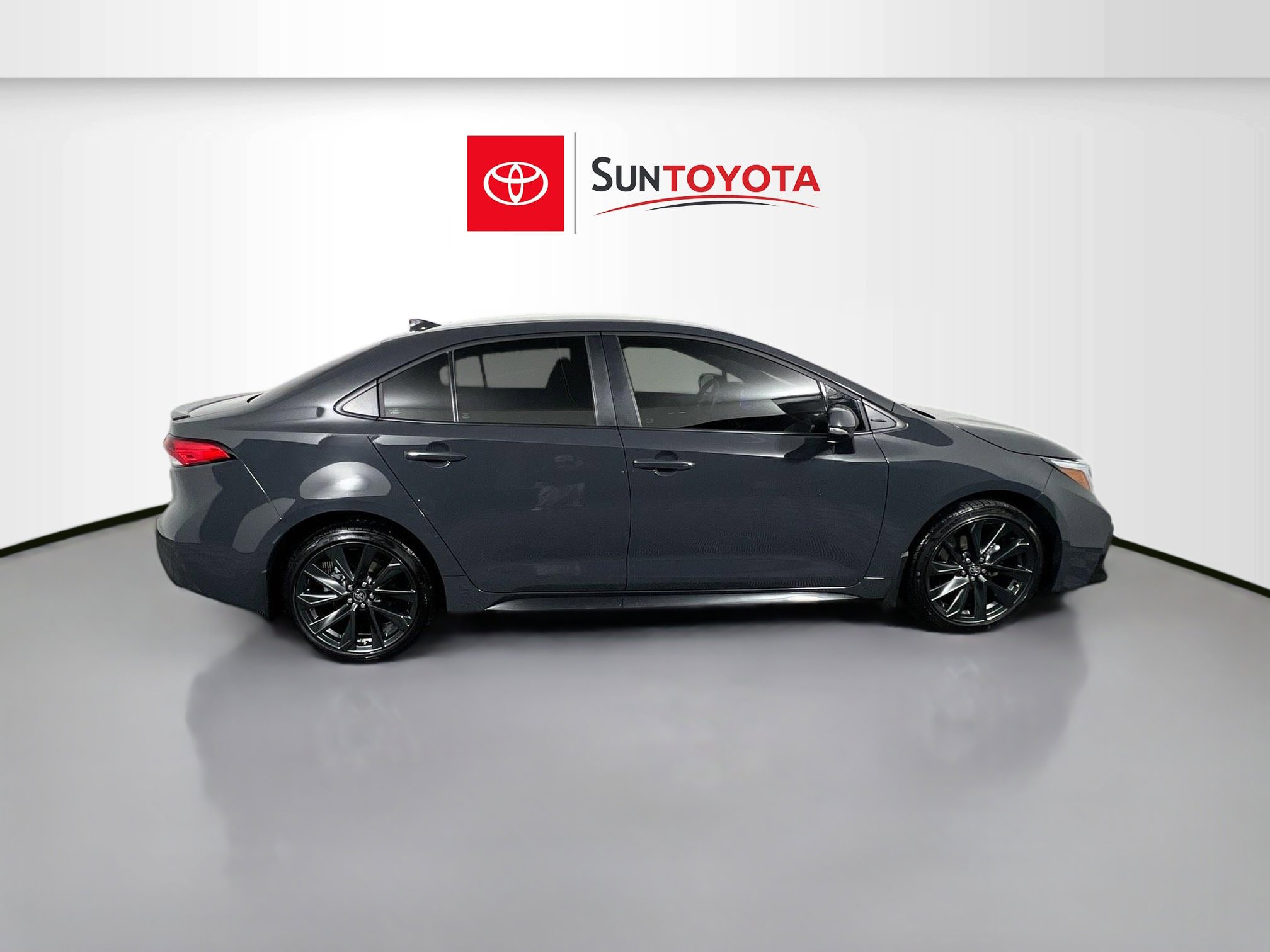 Used 2025 Toyota Corolla SE image 2