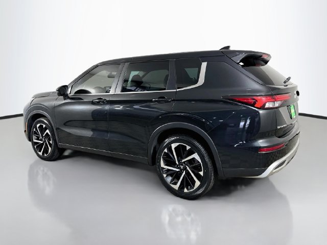 Used 2023 Mitsubishi Outlander SE Black Edition FWD image 7