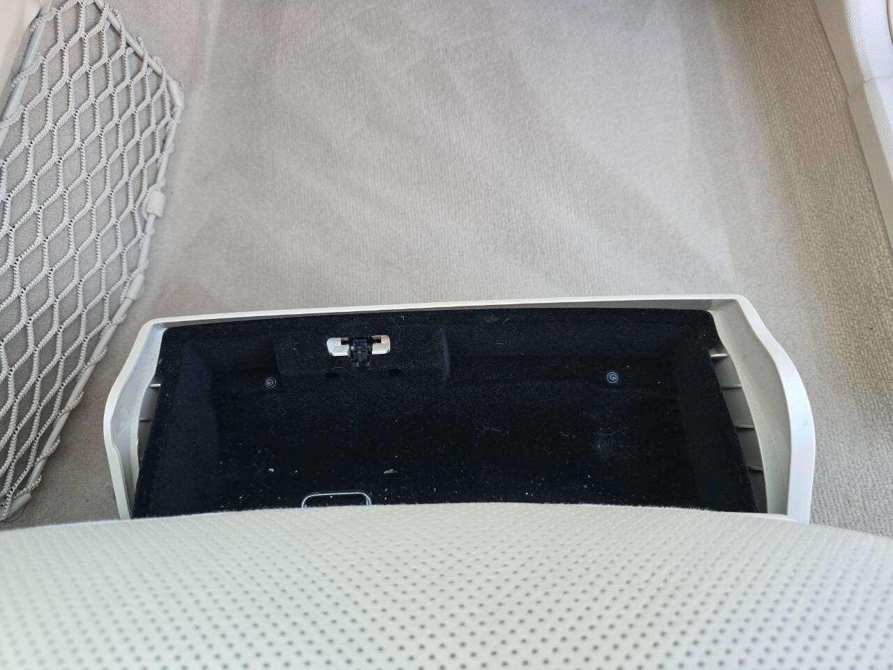 Used 2016 Mercedes-Benz E 250 4MATIC Sedan image 31