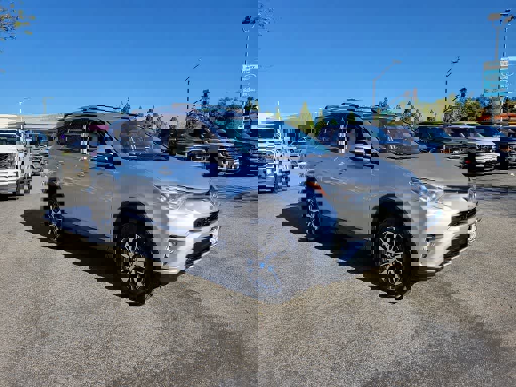 Used 2016 Toyota RAV4 XLE AWD/4WD image 9