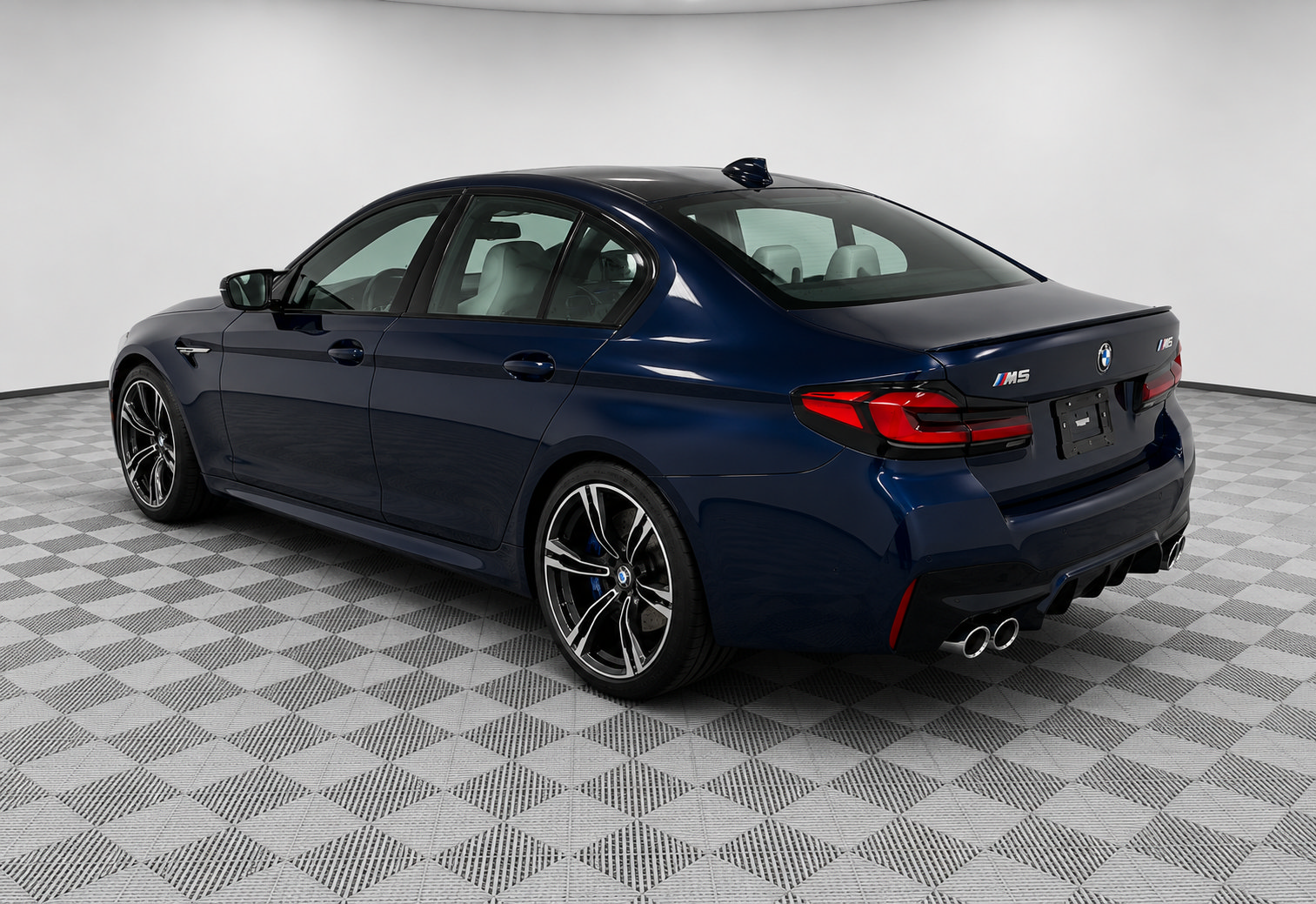 Used 2023 BMW M5 w/ Executive Package AWD/4WD image 4