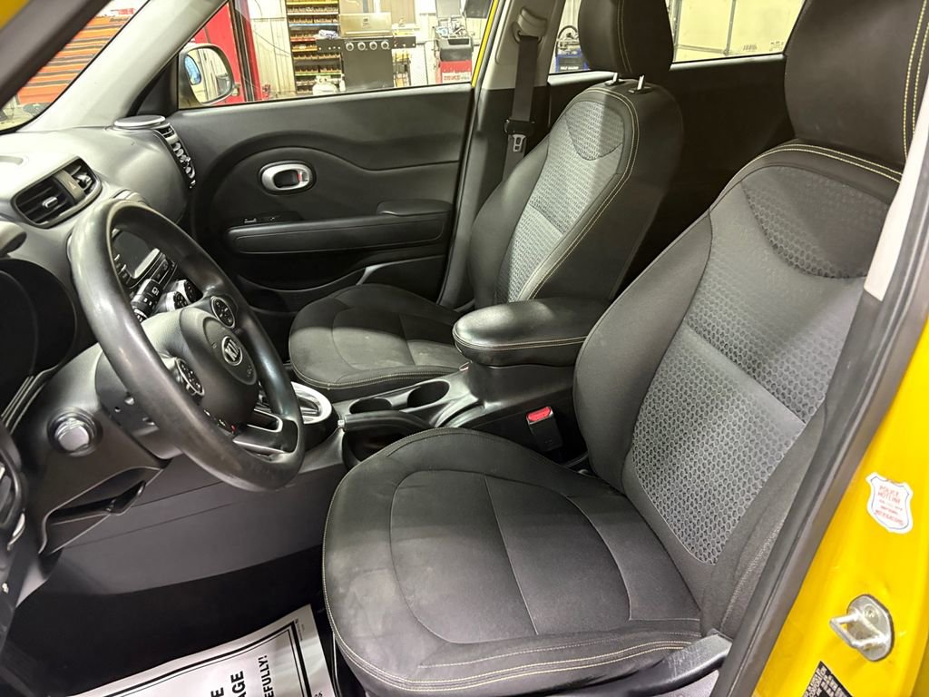 Used 2016 Kia Soul + image 10