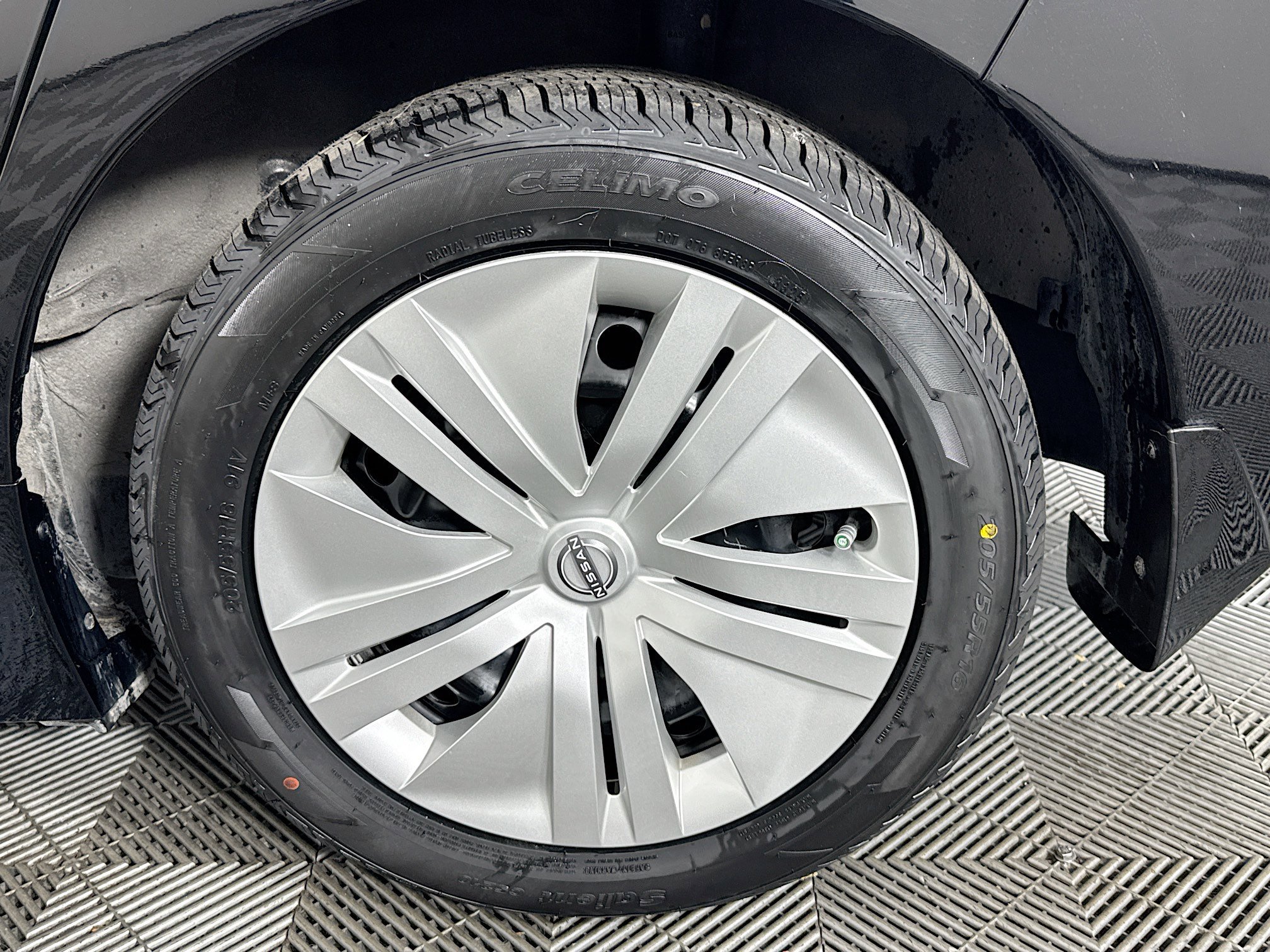 Used 2023 Nissan Leaf S image 64