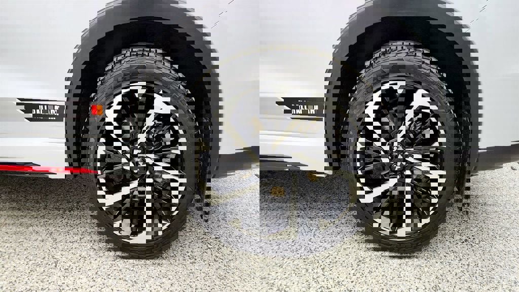 Used 2024 Mitsubishi Outlander Ralliart image 9