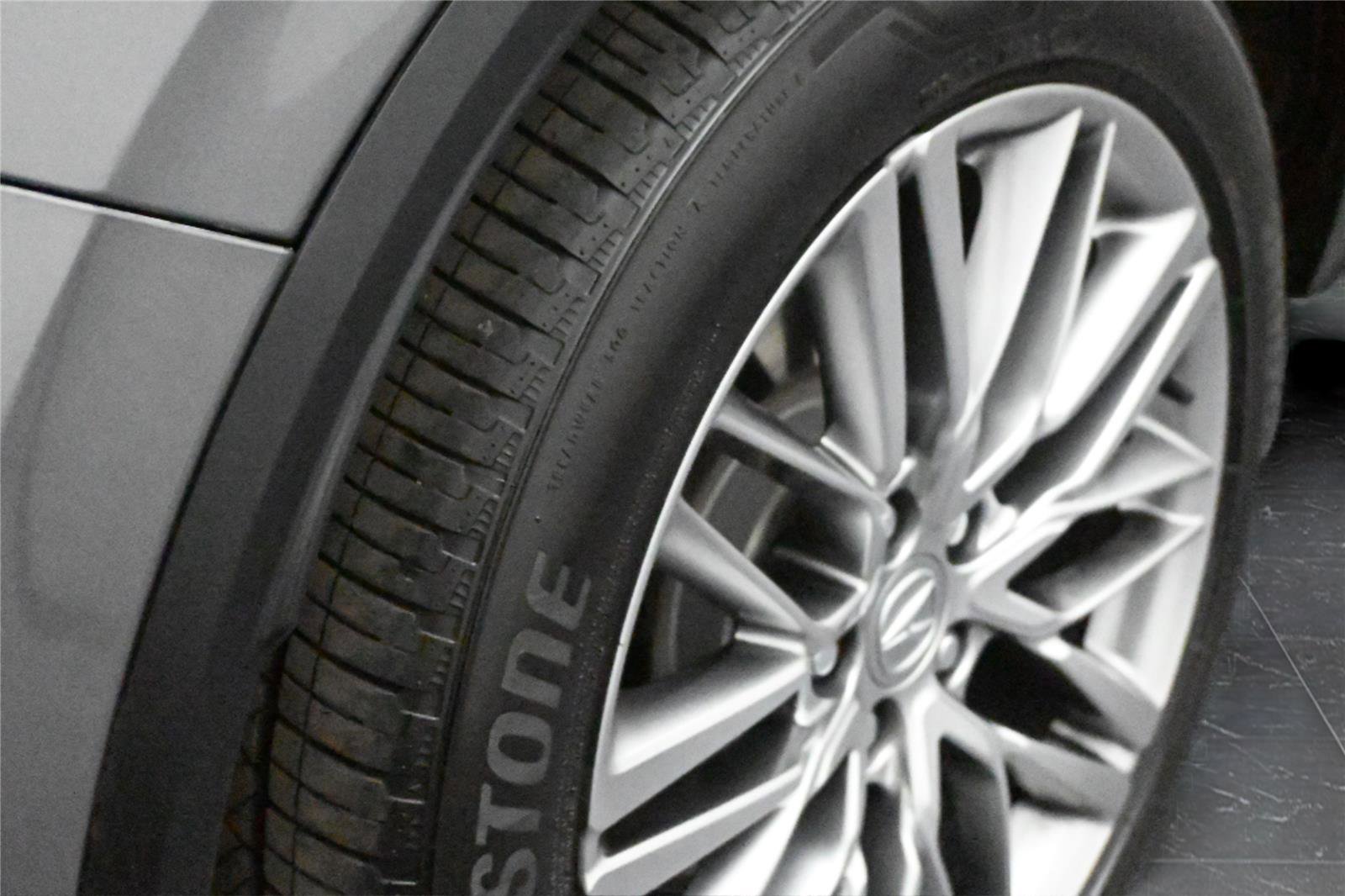 Certified 2024 Acura MDX SH-AWD w/ Advance Package image 13