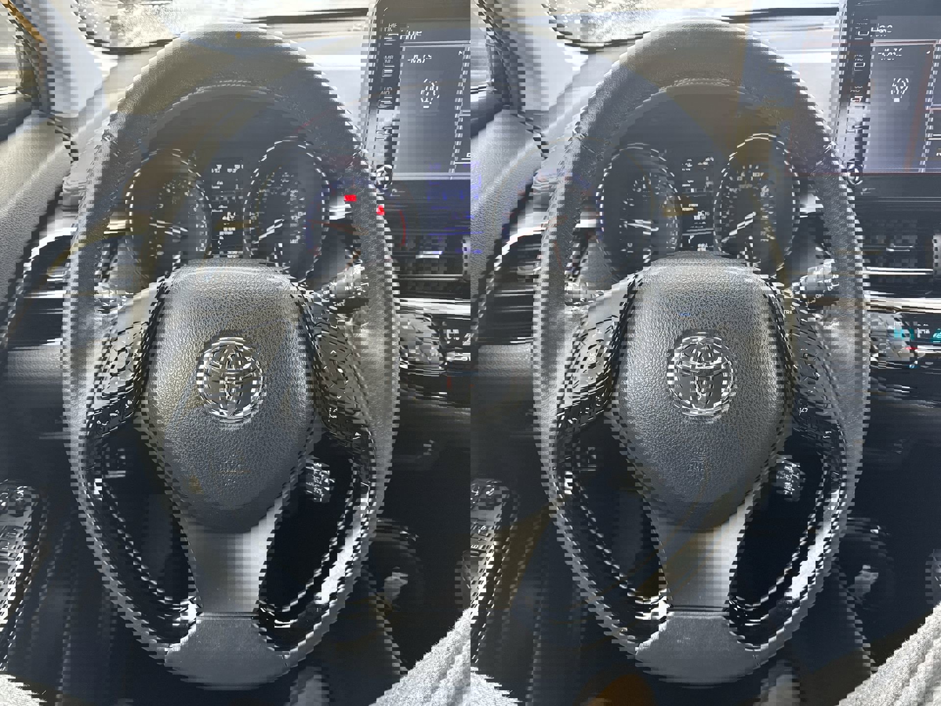 Used 2020 Toyota C-HR Limited image 17