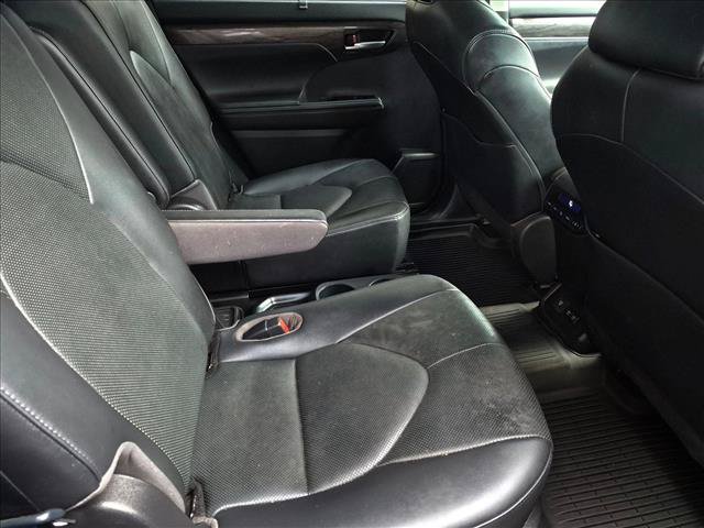 Used 2020 Toyota Highlander Limited FWD image 21