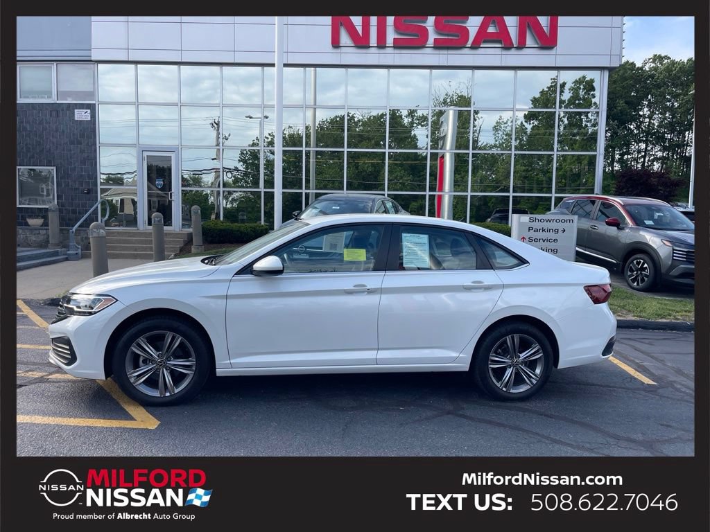 Used 2023 Volkswagen Jetta SE FWD image 2