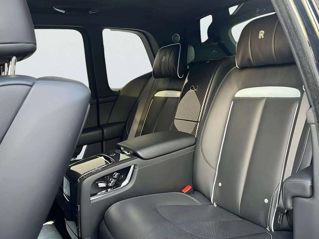 Used 2022 Rolls-Royce Cullinan Black Badge w/ Dark Exterior Package AWD/4WD image 9