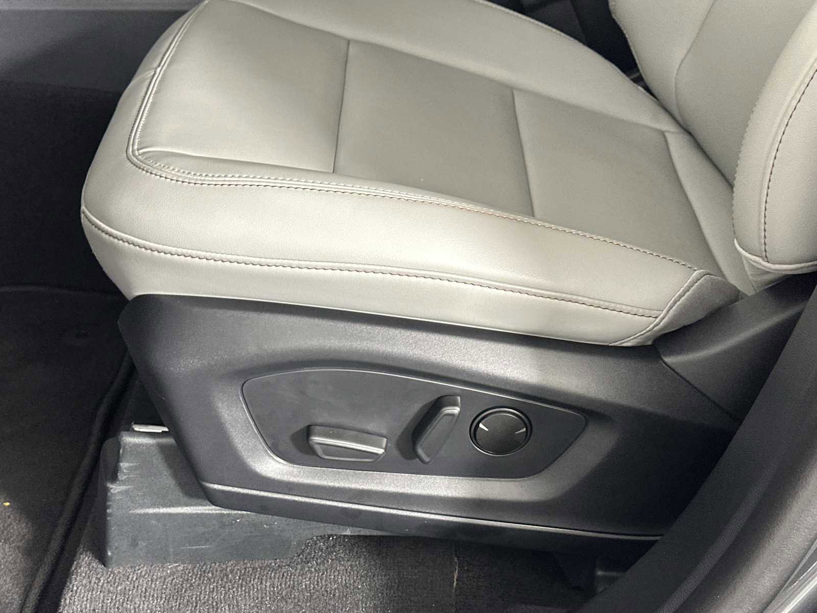 Used 2025 Ford Explorer Active w/ Active Comfort Package AWD/4WD image 9