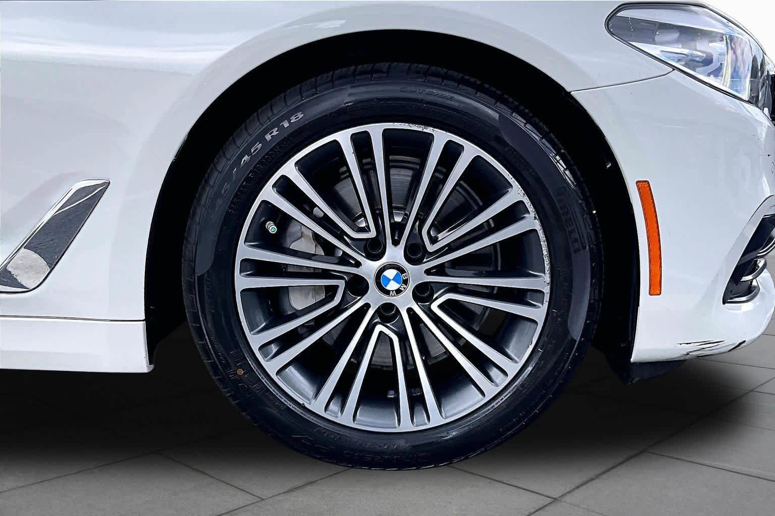 Used 2019 BMW 530i w/ Convenience Package RWD image 10