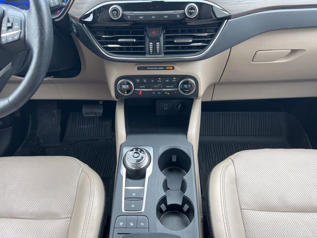 Used 2020 Ford Escape Titanium image 22