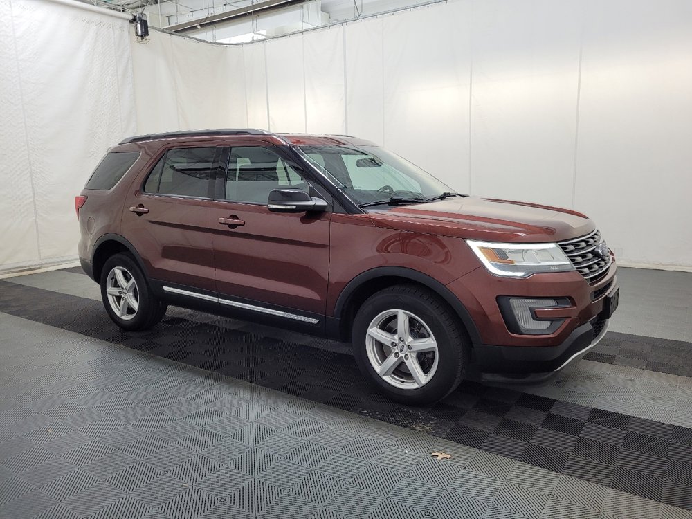 Used 2016 Ford Explorer XLT w/ Equipment Group 202A AWD/4WD image 11