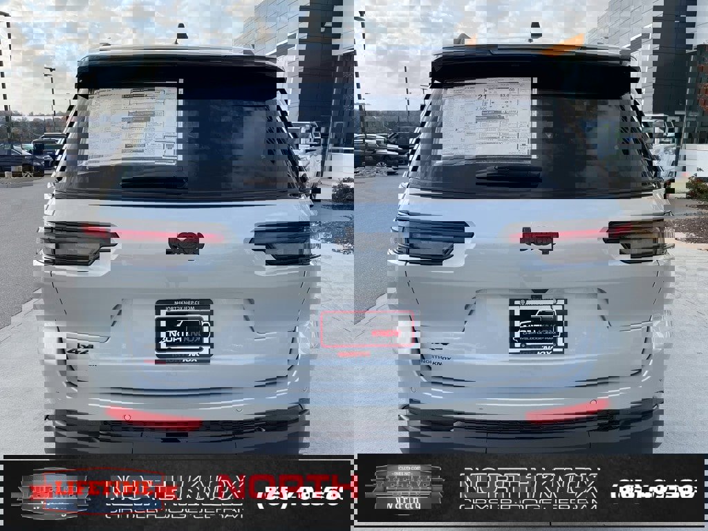 New 2025 Jeep Grand Cherokee L Altitude image 21