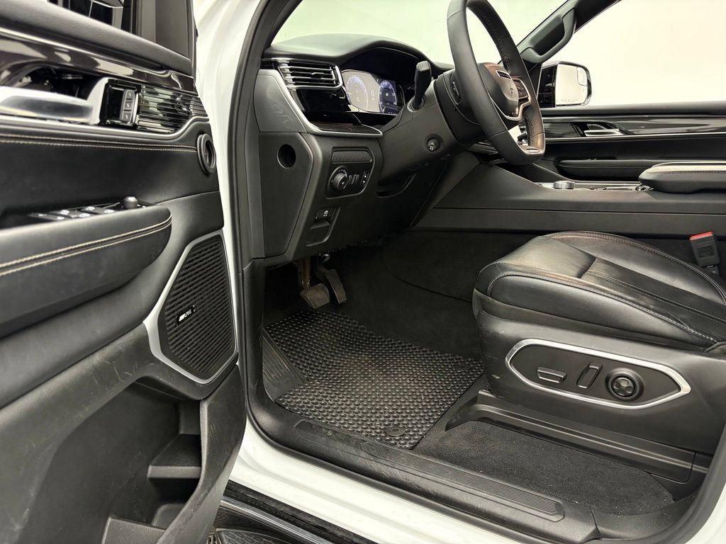 Used 2023 Jeep Wagoneer 4WD image 15