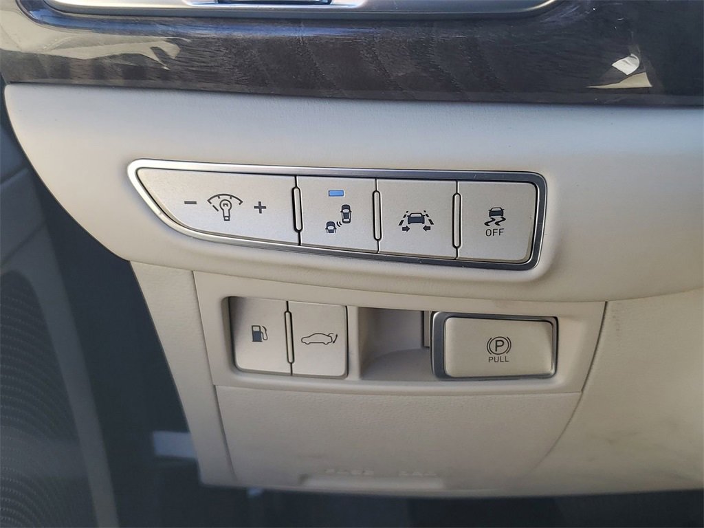 Used 2019 Genesis G90 3.3T Premium image 21