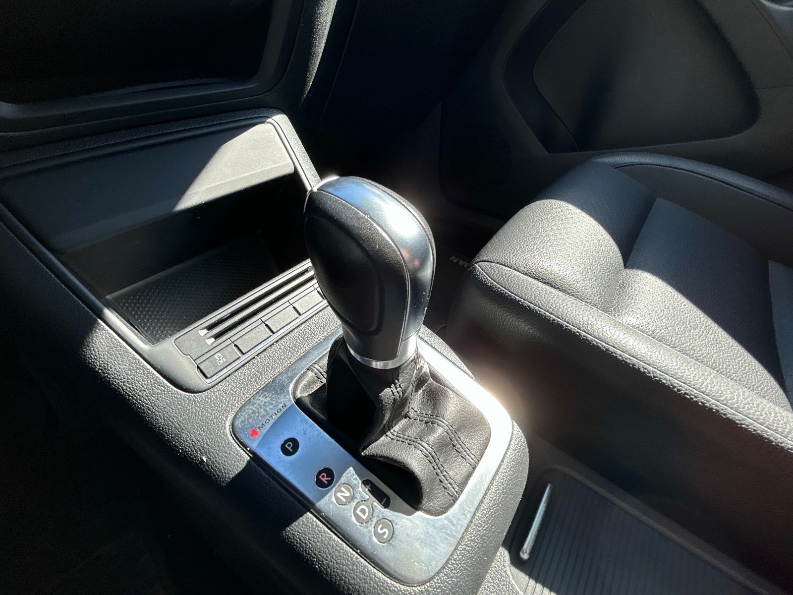 Used 2012 Volkswagen Tiguan S AWD/4WD image 32