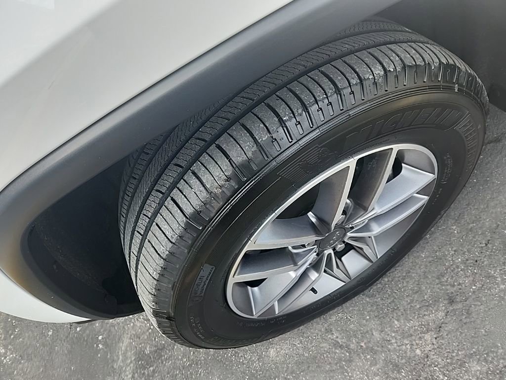 Used 2021 Jeep Grand Cherokee Limited w/ Luxury Group II image 3