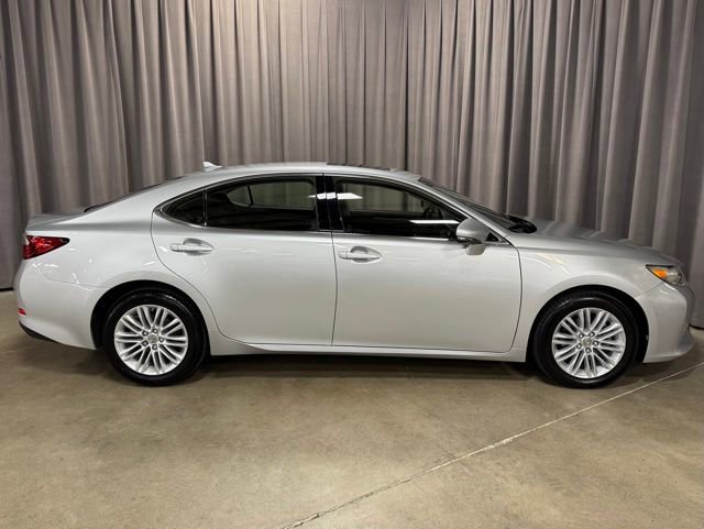 Used 2014 Lexus ES 350 w/ Luxury Package FWD image 4