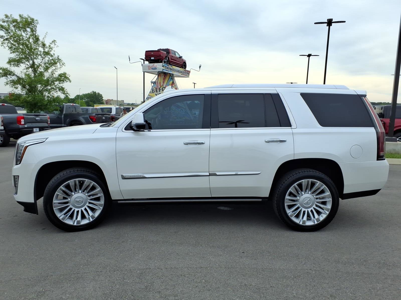 Used 2016 Cadillac Escalade Platinum AWD/4WD image 6