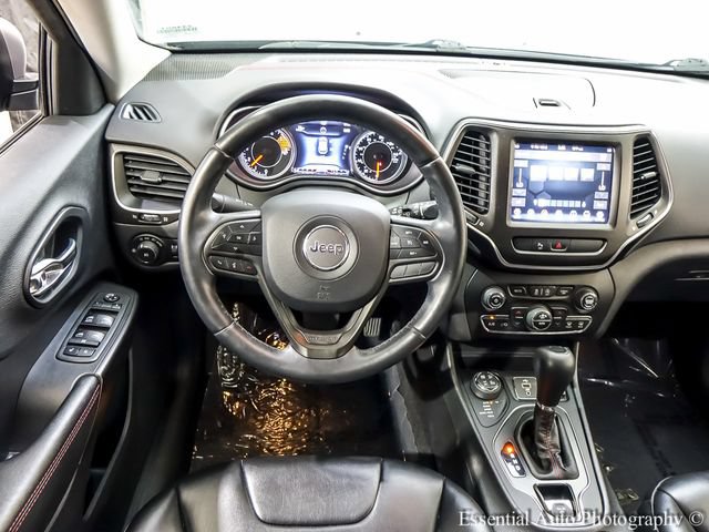 Used 2019 Jeep Cherokee Trailhawk AWD/4WD image 3