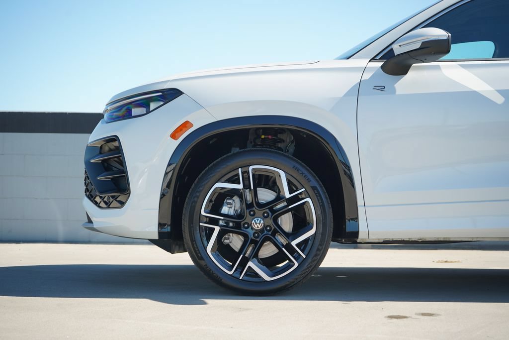 New 2026 Volkswagen Tiguan SEL R-Line AWD/4WD image 2
