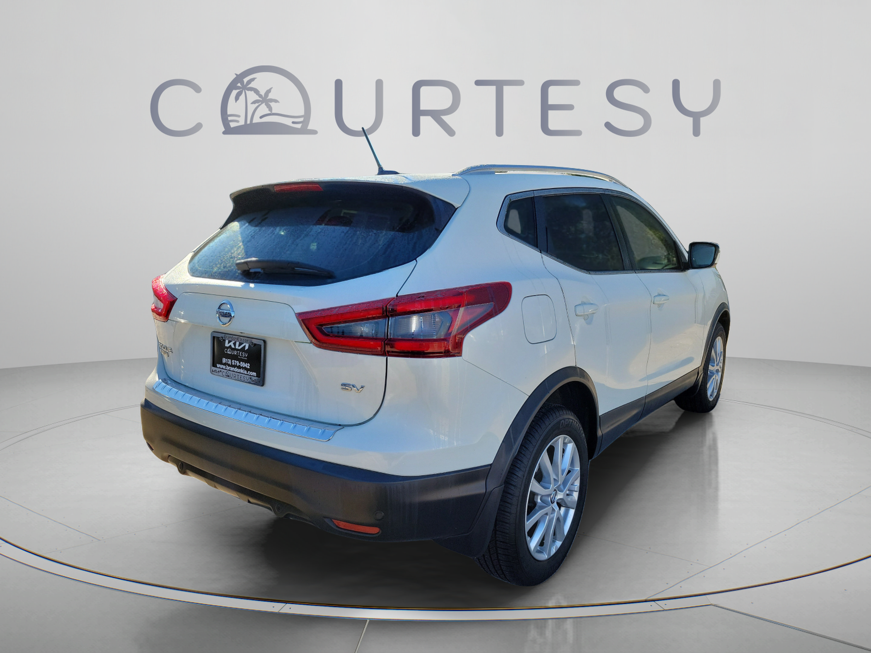 Used 2020 Nissan Rogue Sport SV FWD image 3
