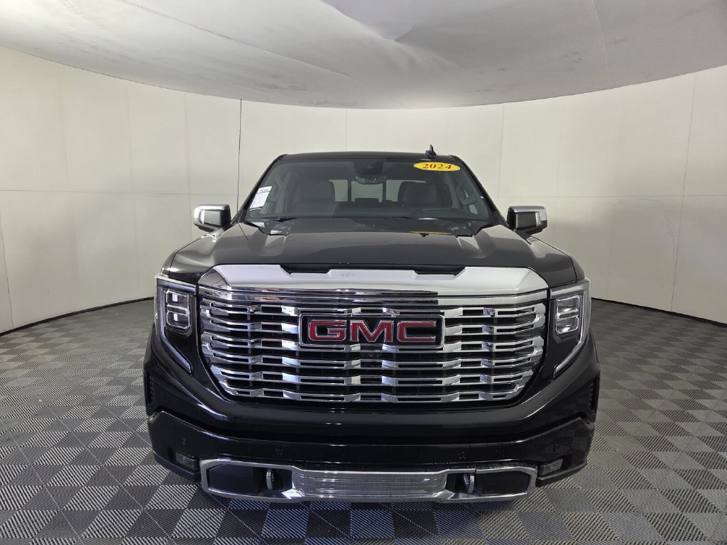 Used 2024 GMC Sierra 1500 Denali w/ Technology Package RWD image 3