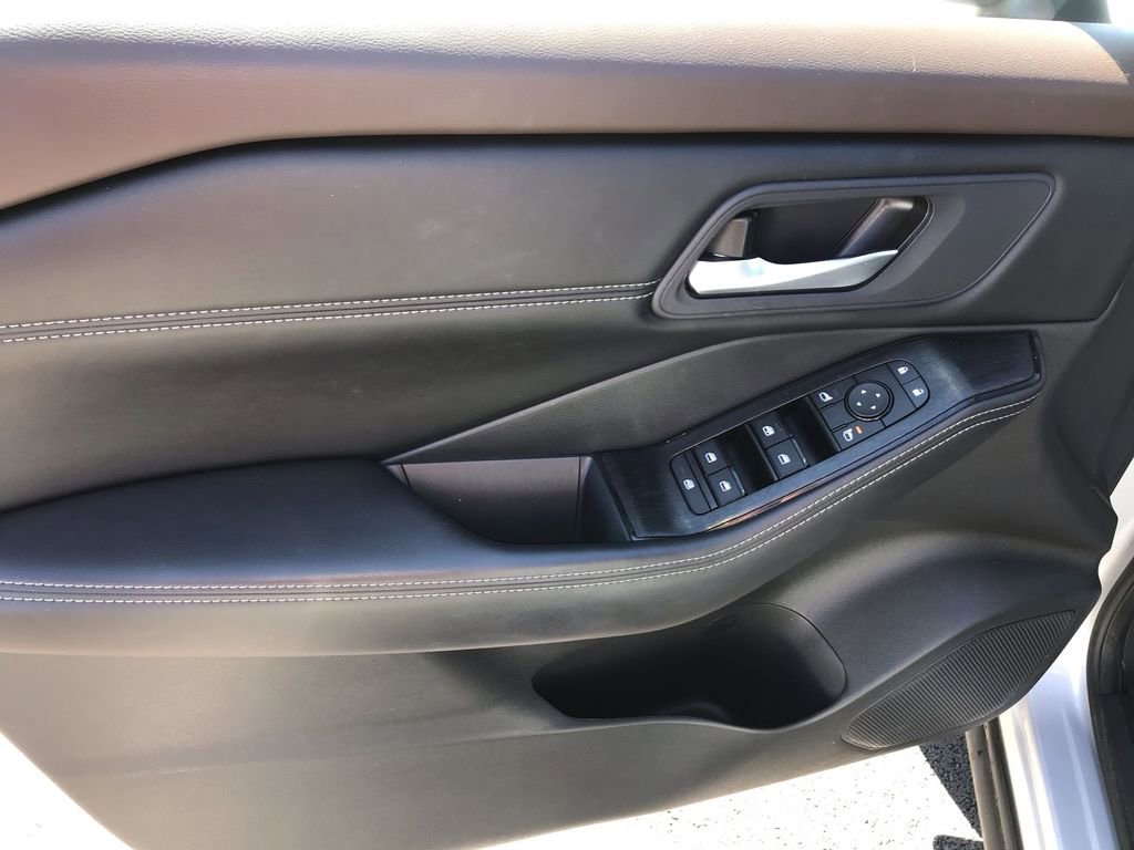 Used 2023 Nissan Rogue SV w/ SV Premium B Package AWD/4WD image 13