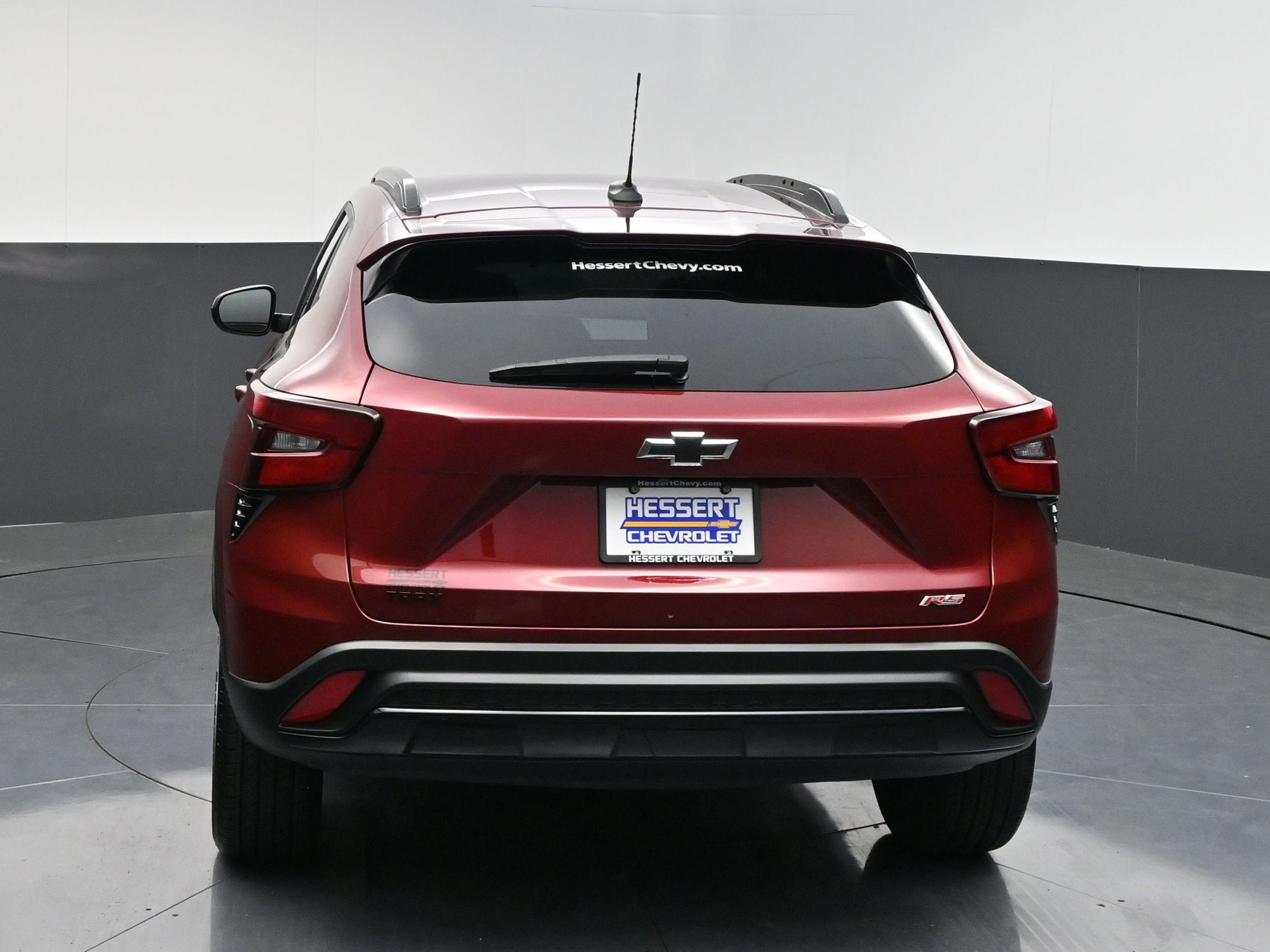 Used 2024 Chevrolet Trax RS w/ Sunroof Package FWD image 6