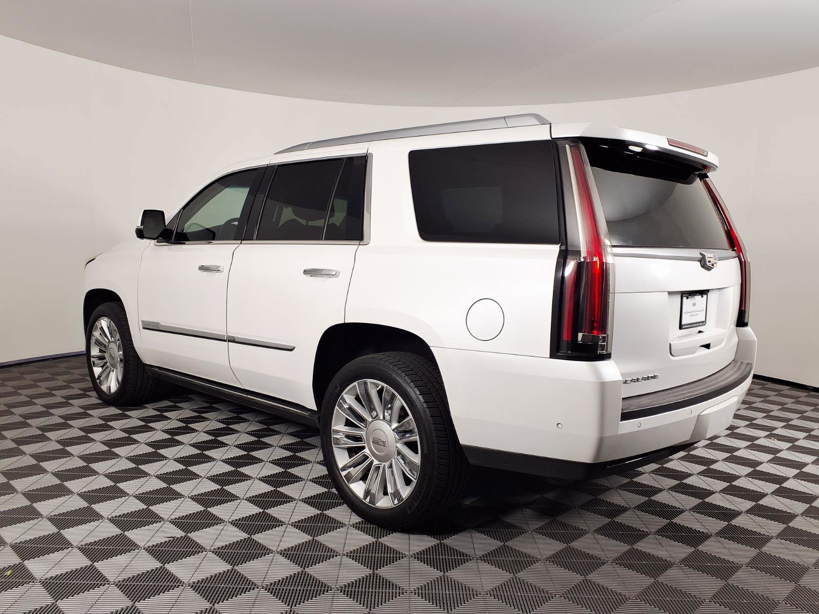 Used 2019 Cadillac Escalade Premium Luxury AWD/4WD image 6