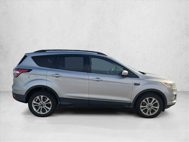 Used 2017 Ford Escape SE w/ Equipment Group 201A image 4