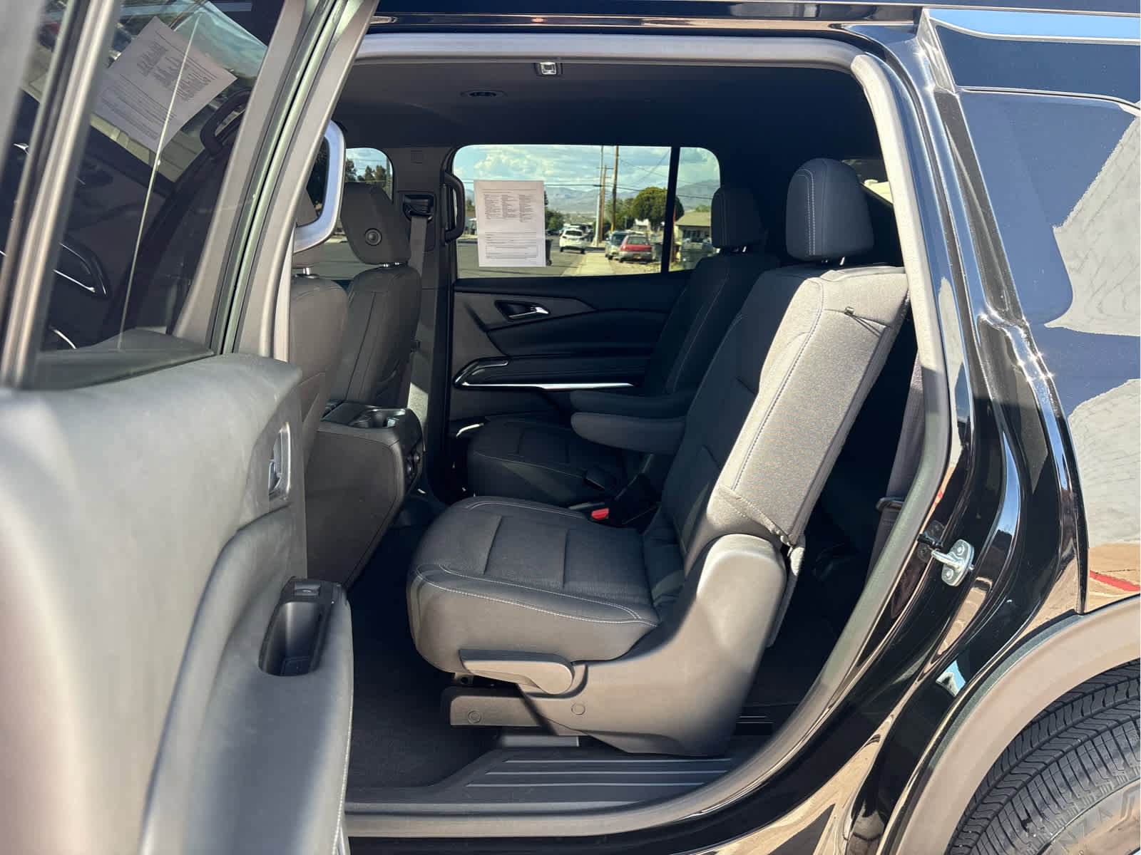 Used 2025 Chevrolet Traverse LT w/ Driver Confidence Package image 12