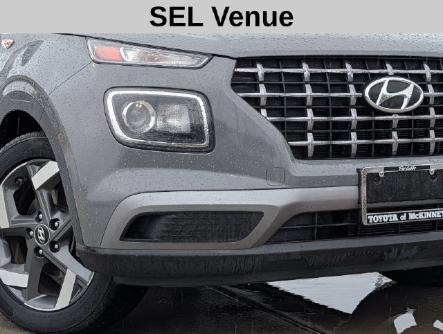 Used 2021 Hyundai Venue SEL FWD image 3