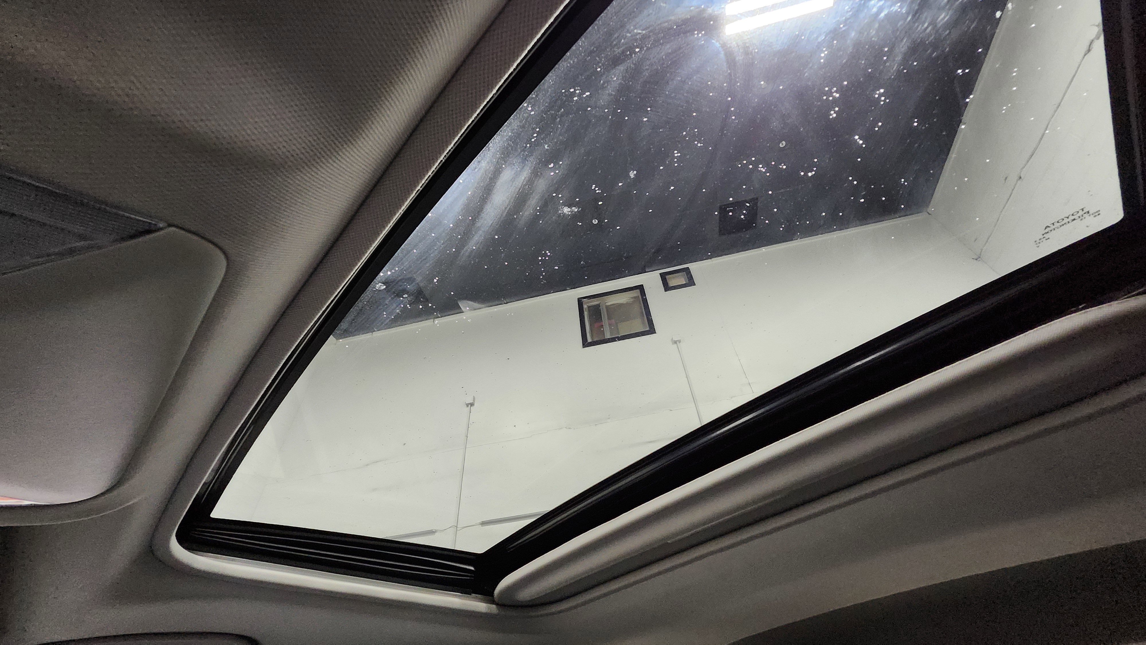 Used 2022 Toyota RAV4 XLE w/ Convenience Package image 2