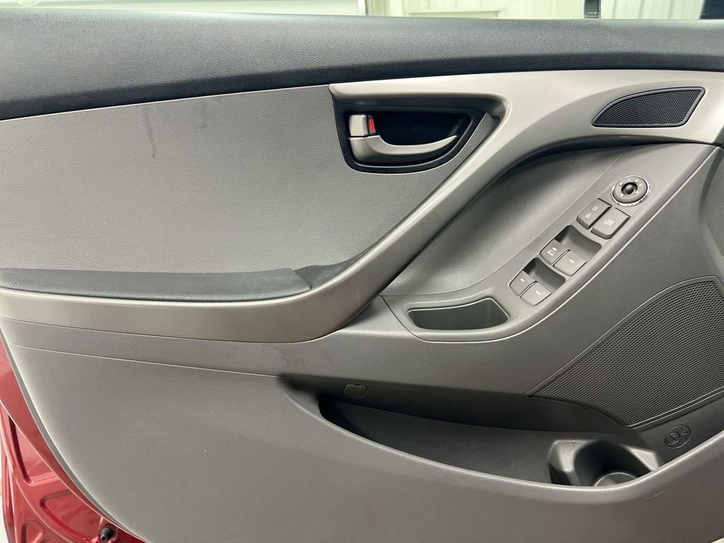 Used 2013 Hyundai Elantra GLS image 19