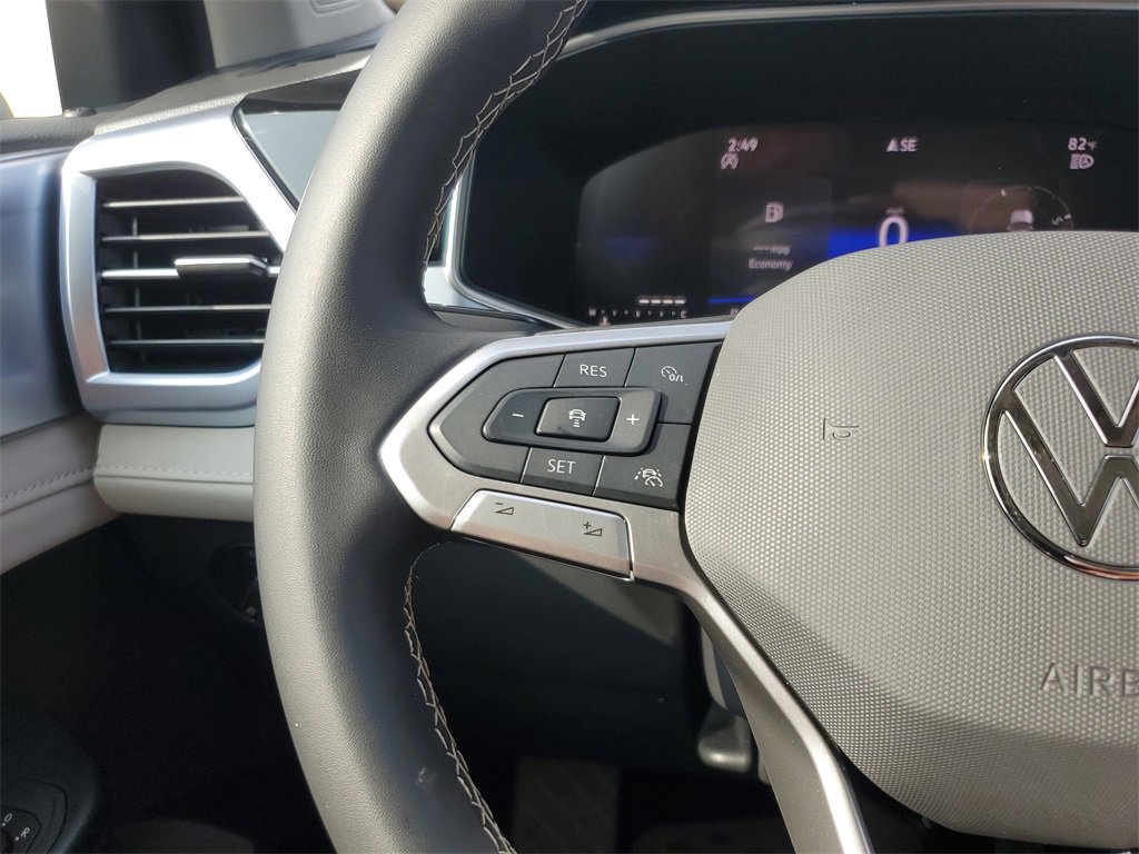 Used 2025 Volkswagen Taos SE image 19