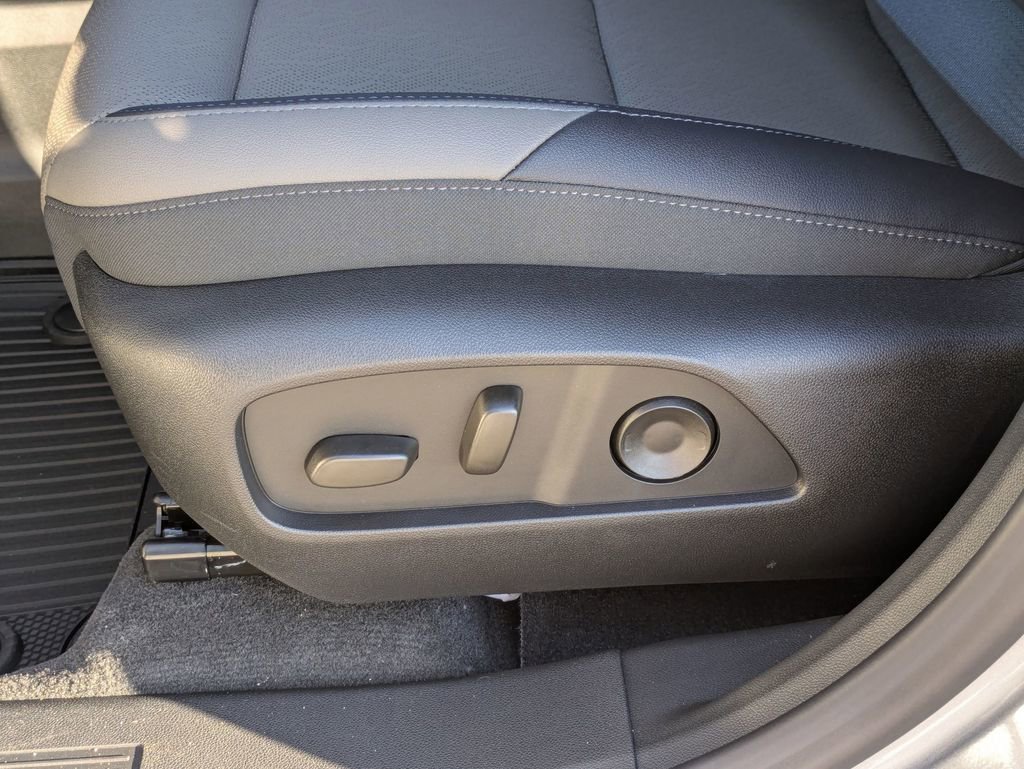 New 2026 Chevrolet Equinox LT w/ Convenience Package II image 17